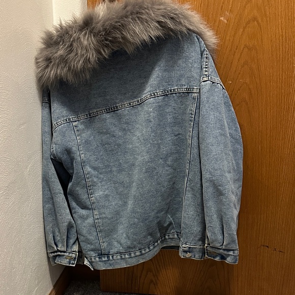 Women's Blue Denim Jacket with Gray Faux Fur Collar - Picture 3 of 3